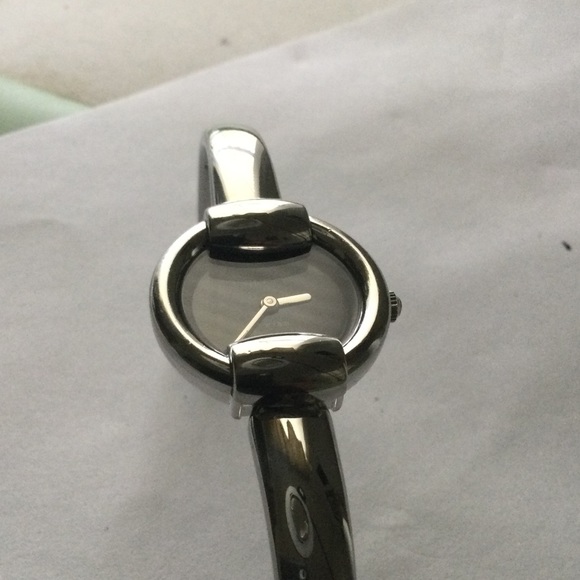 Gucci Accessories - GUCCI 1400L STAINLESS STEEL QUARTZ WATCH